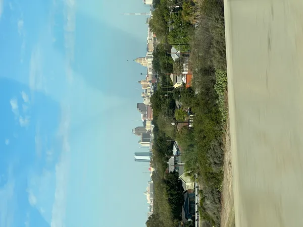 Cold Morning Bites as Winter Sun Takes the Stage Across San Antonio