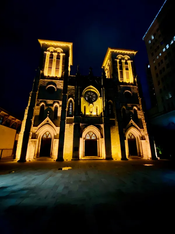 San Antonio’s Newlywed Block Party returns to Main Plaza ahead of courthouse midnight wedding ceremonies