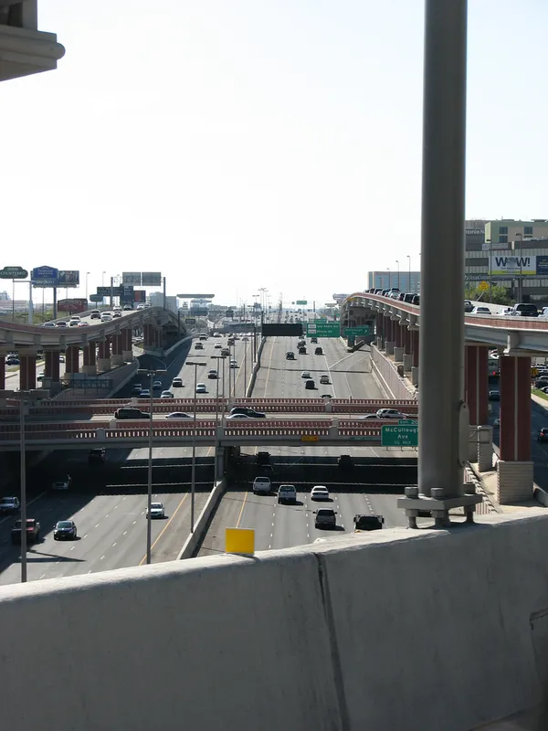 San Antonio Police Investigate Road-Rage Shooting Near Southwest Loop 410; Driver Hospitalized With Neck Injury